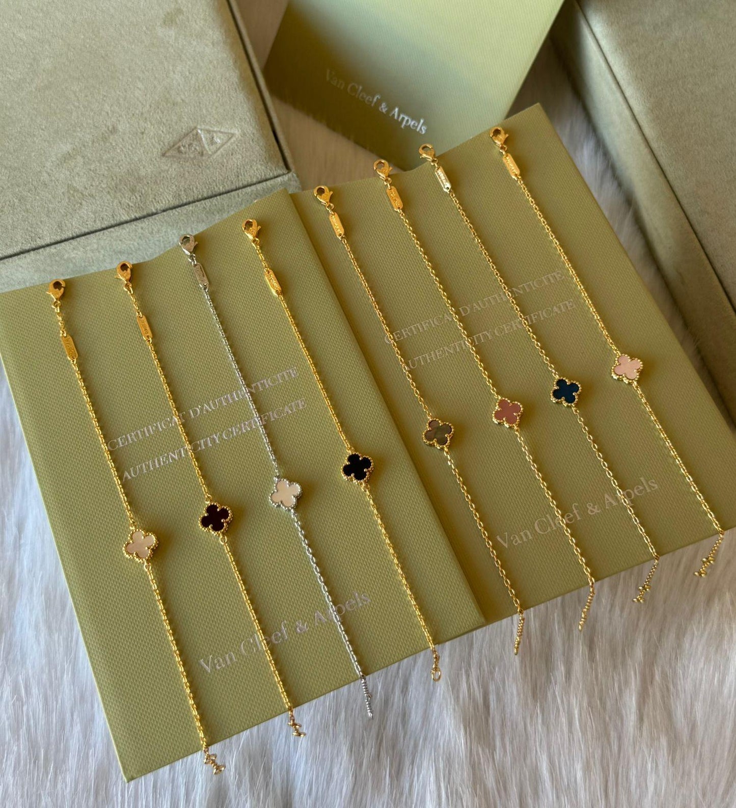V.C bracelet 1 flowers
