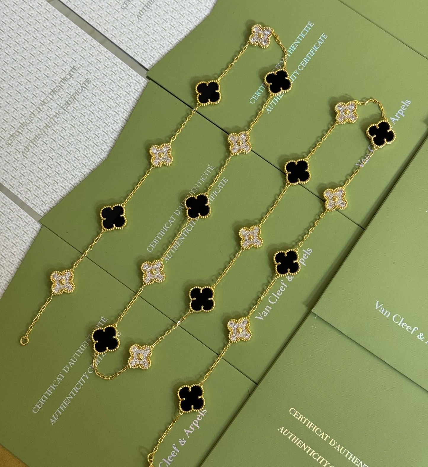 V.C Necklace 20 flowers