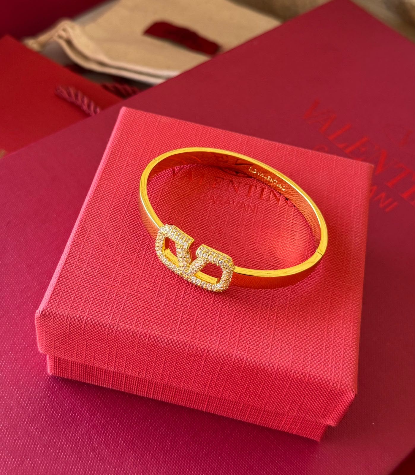 Vl. bracelet