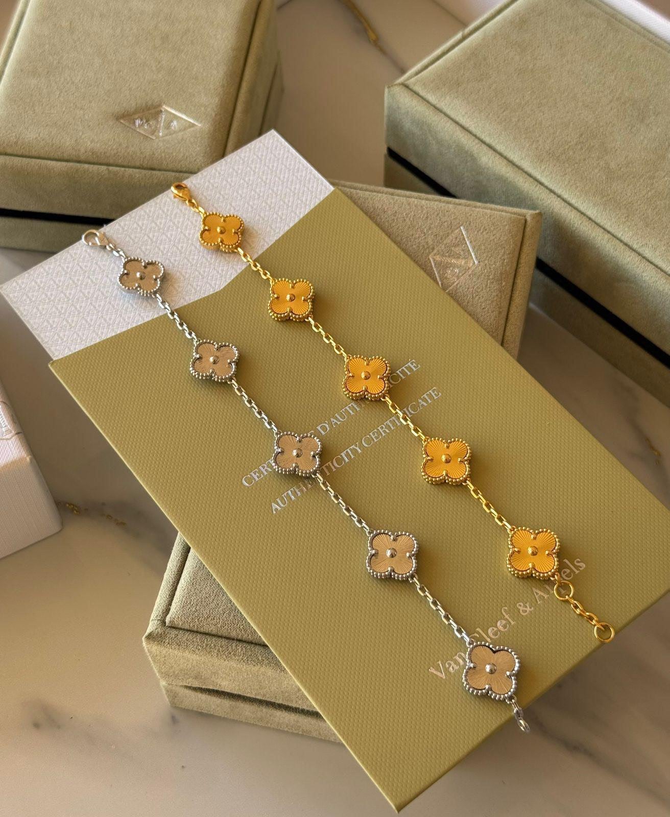 V.C bracelet 5 flowers
