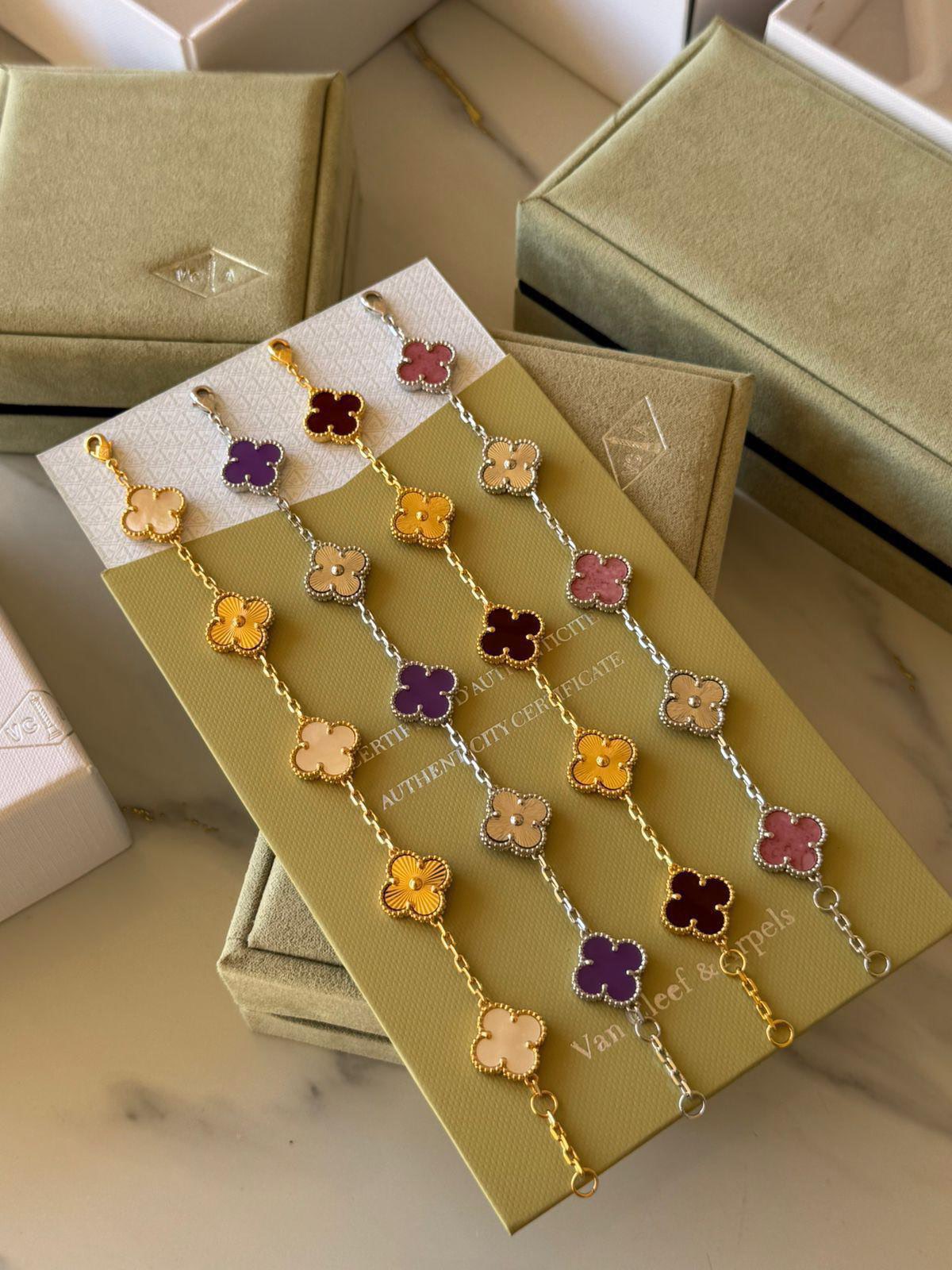 V.C bracelet 5 flowers