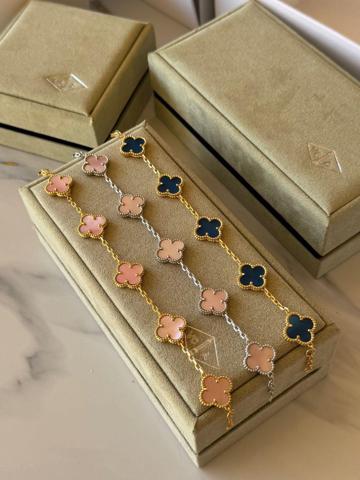 V.C bracelet 5 flowers