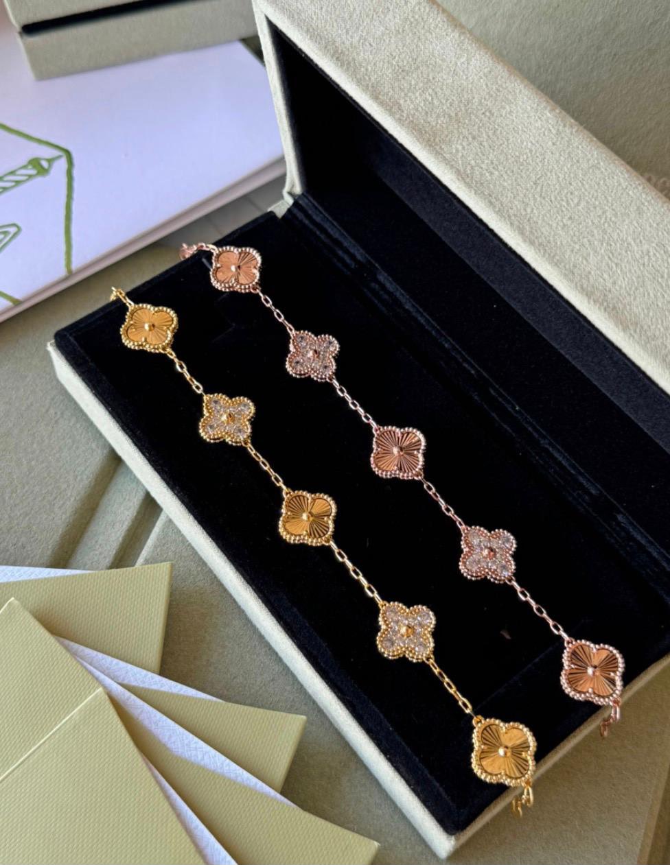 V.C bracelet 5 flowers