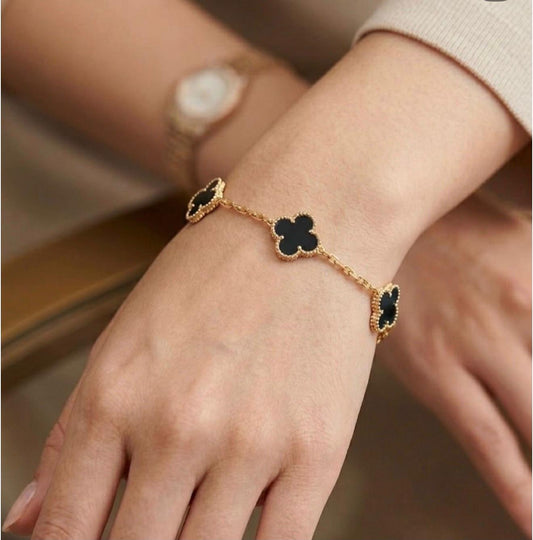 V.C bracelet 5 flowers