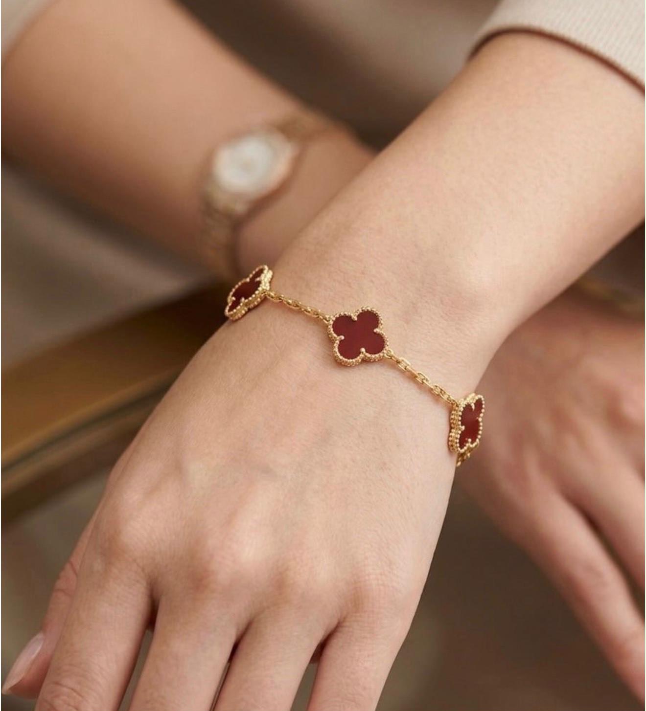 V.C bracelet 5 flowers