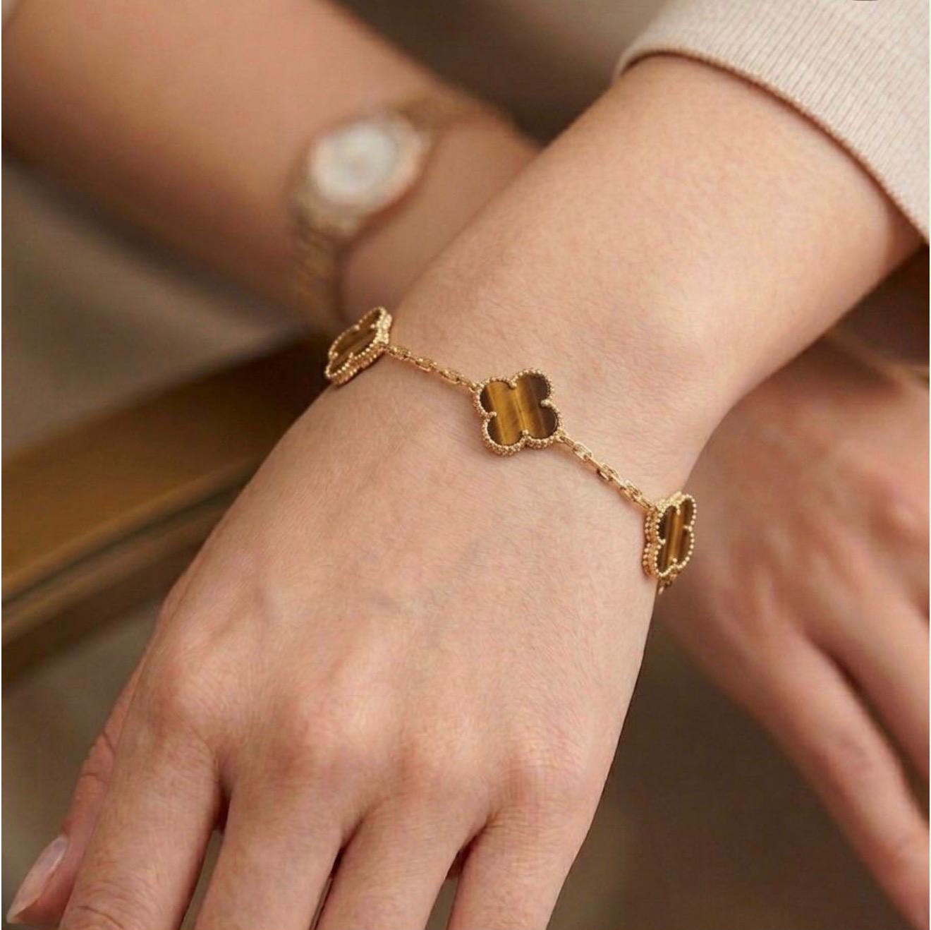 V.C bracelet 5 flowers