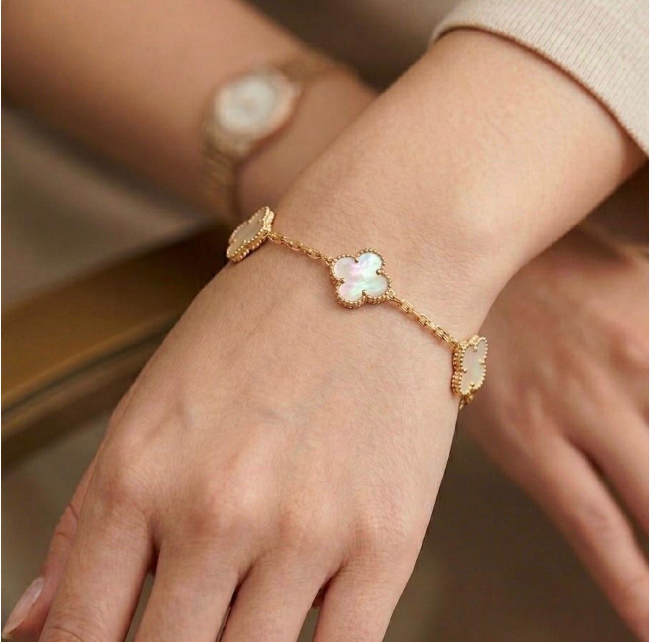 V.C bracelet 5 flowers