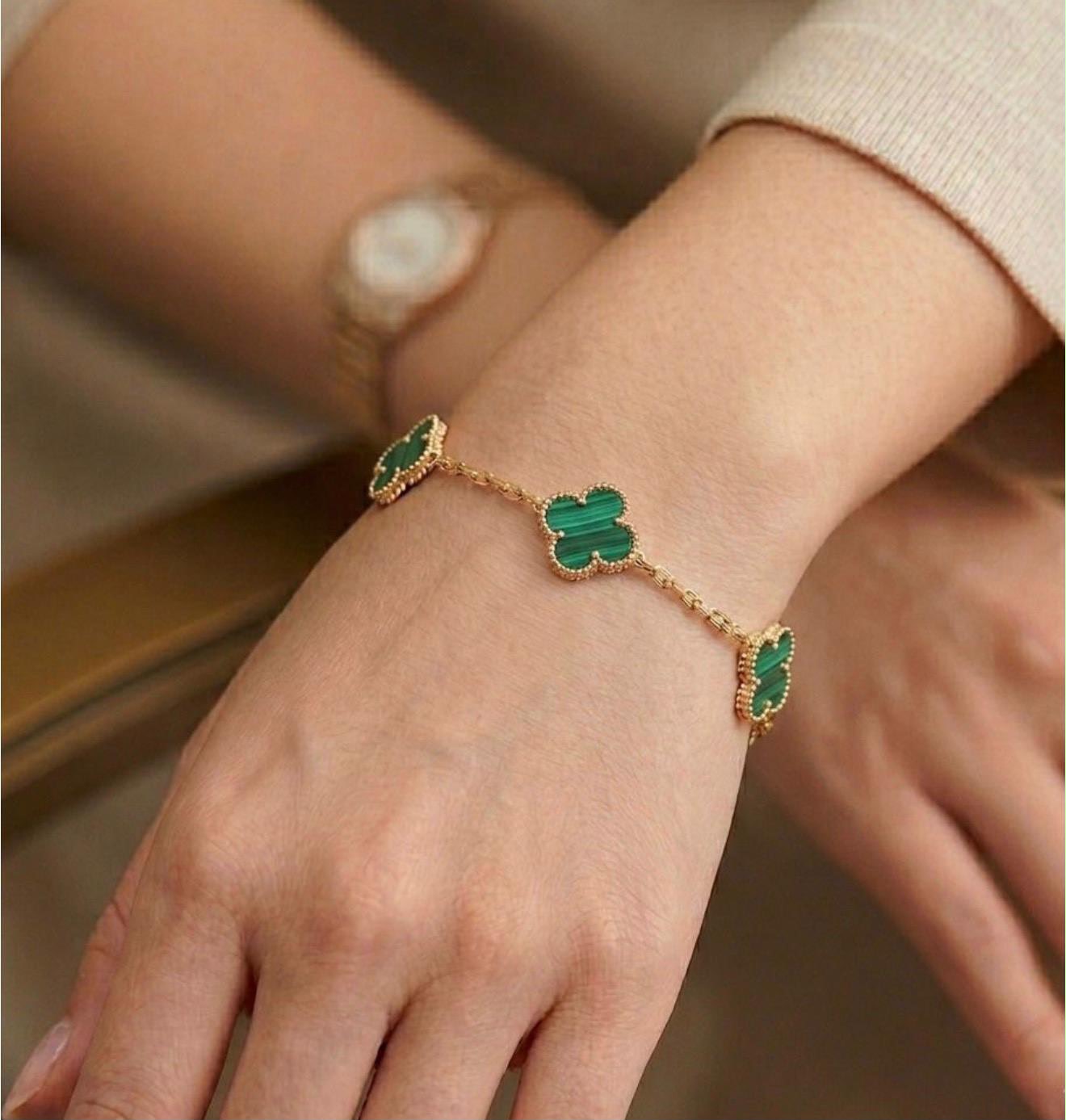 V.C bracelet 5 flowers