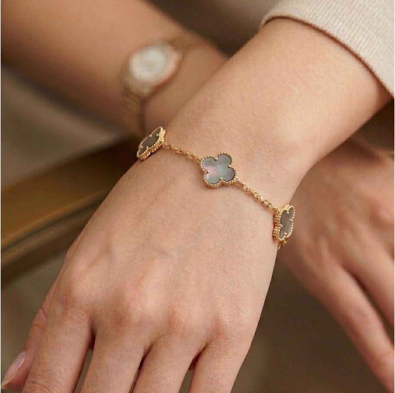 V.C bracelet 5 flowers