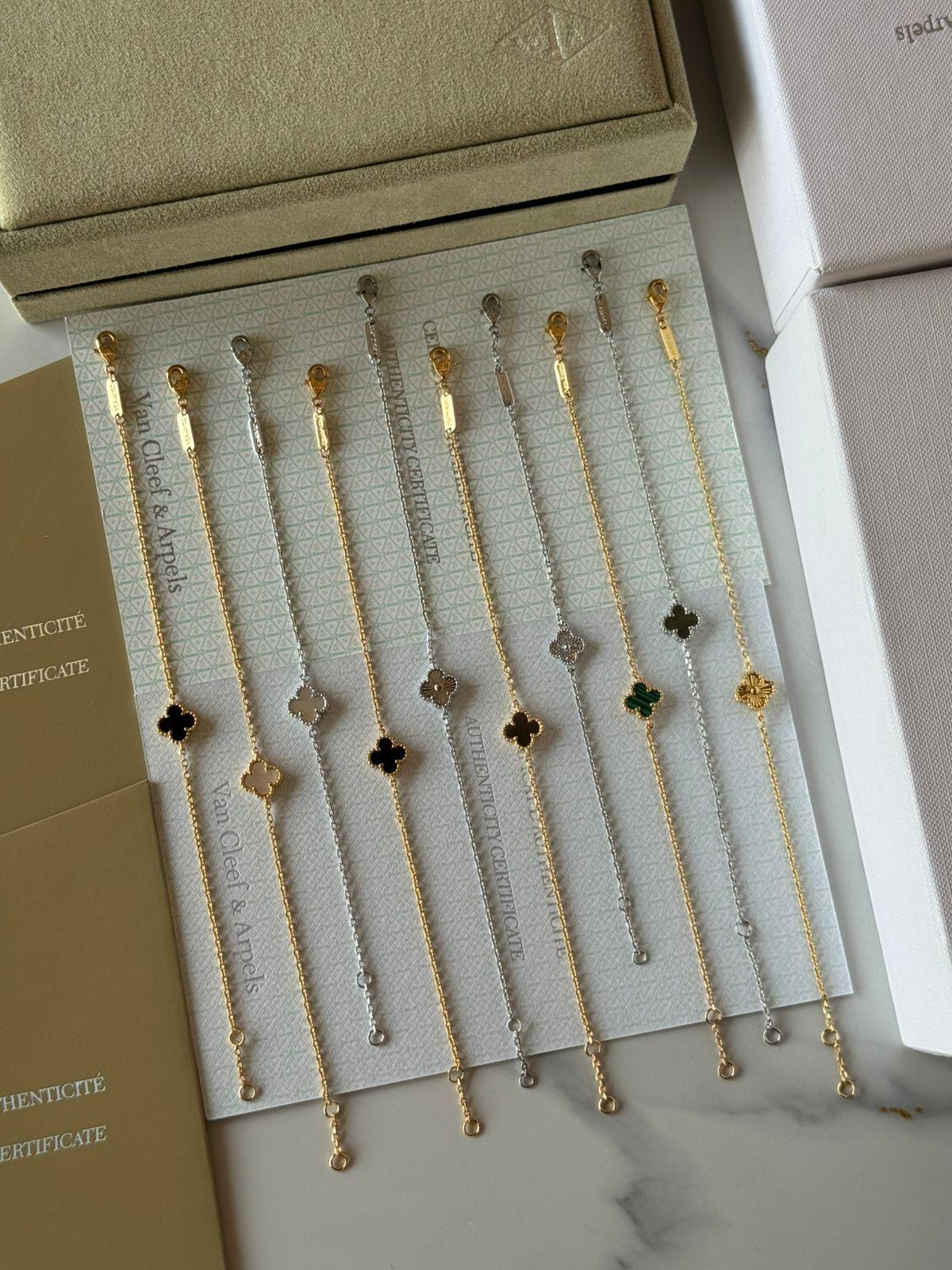 V.C bracelet 1 flowers