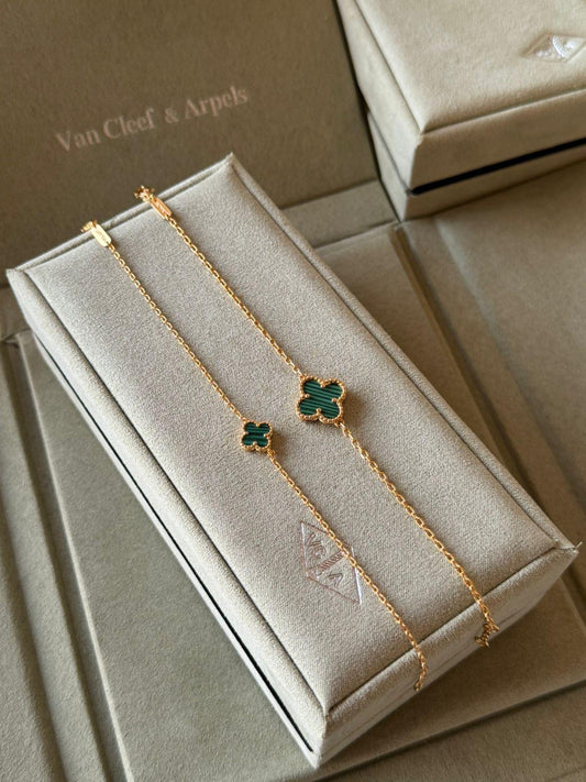 V.C bracelet 1 flowers