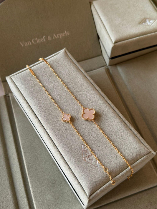 V.C bracelet 1 flowers