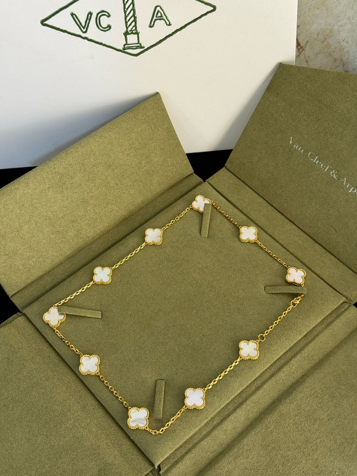V.C Necklace 10 flowers