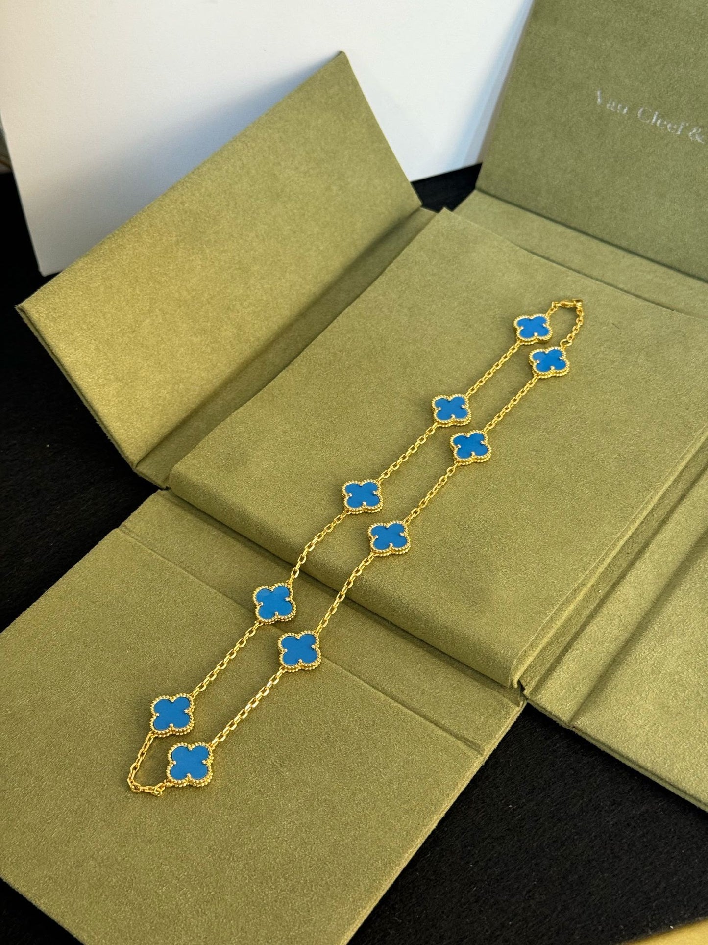 V.C Necklace 10 flowers