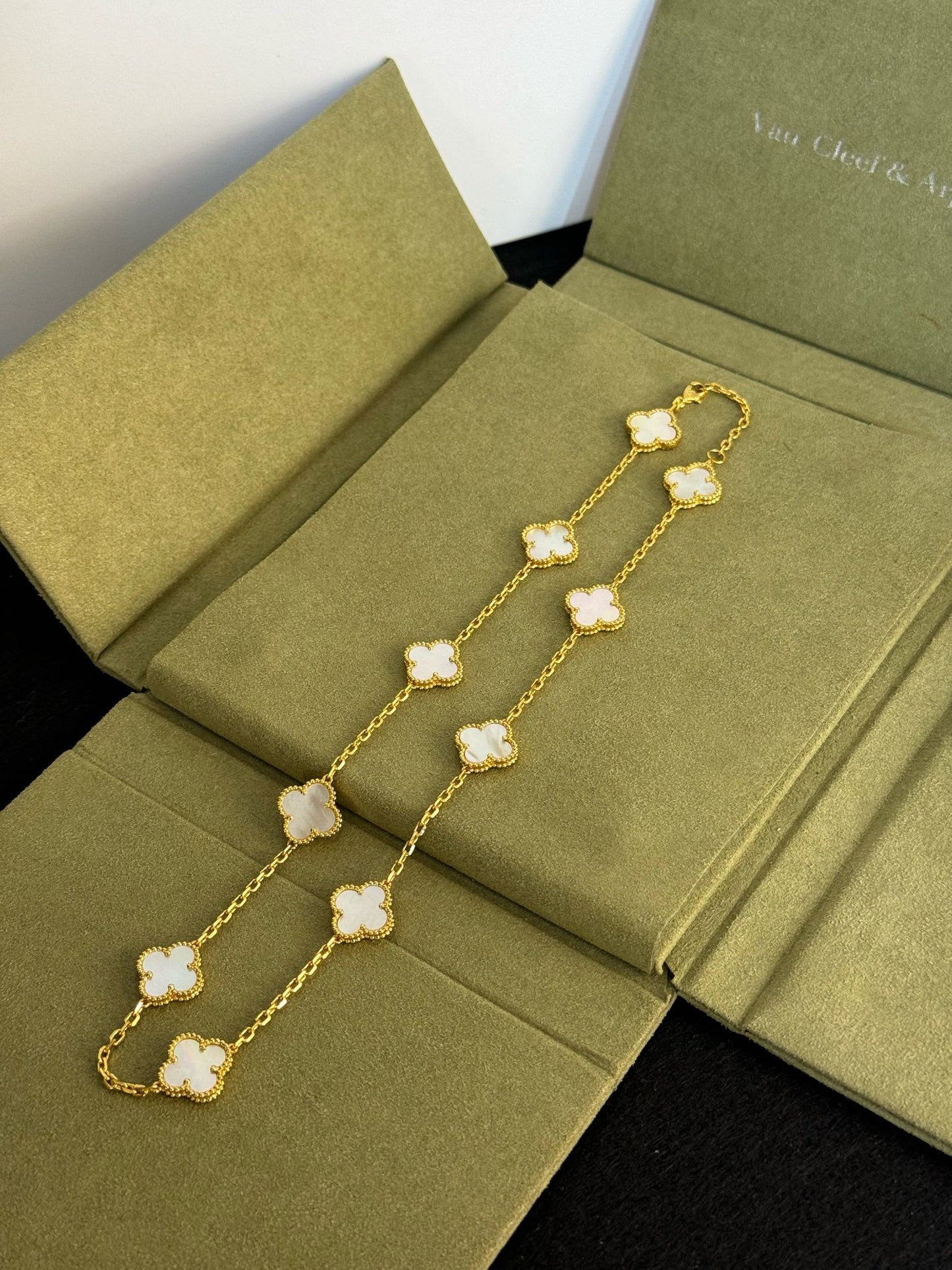 V.C Necklace 10 flowers
