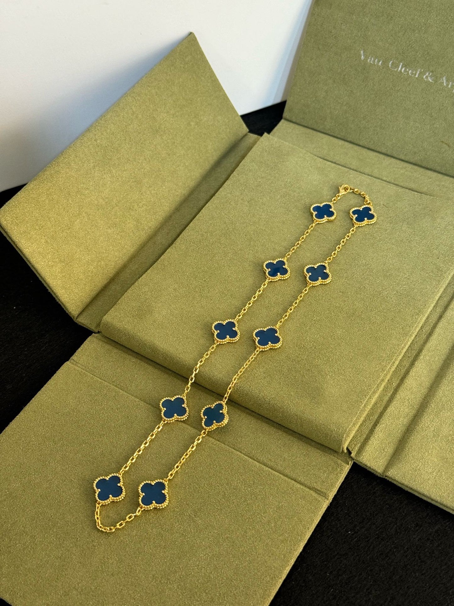 V.C Necklace 10 flowers