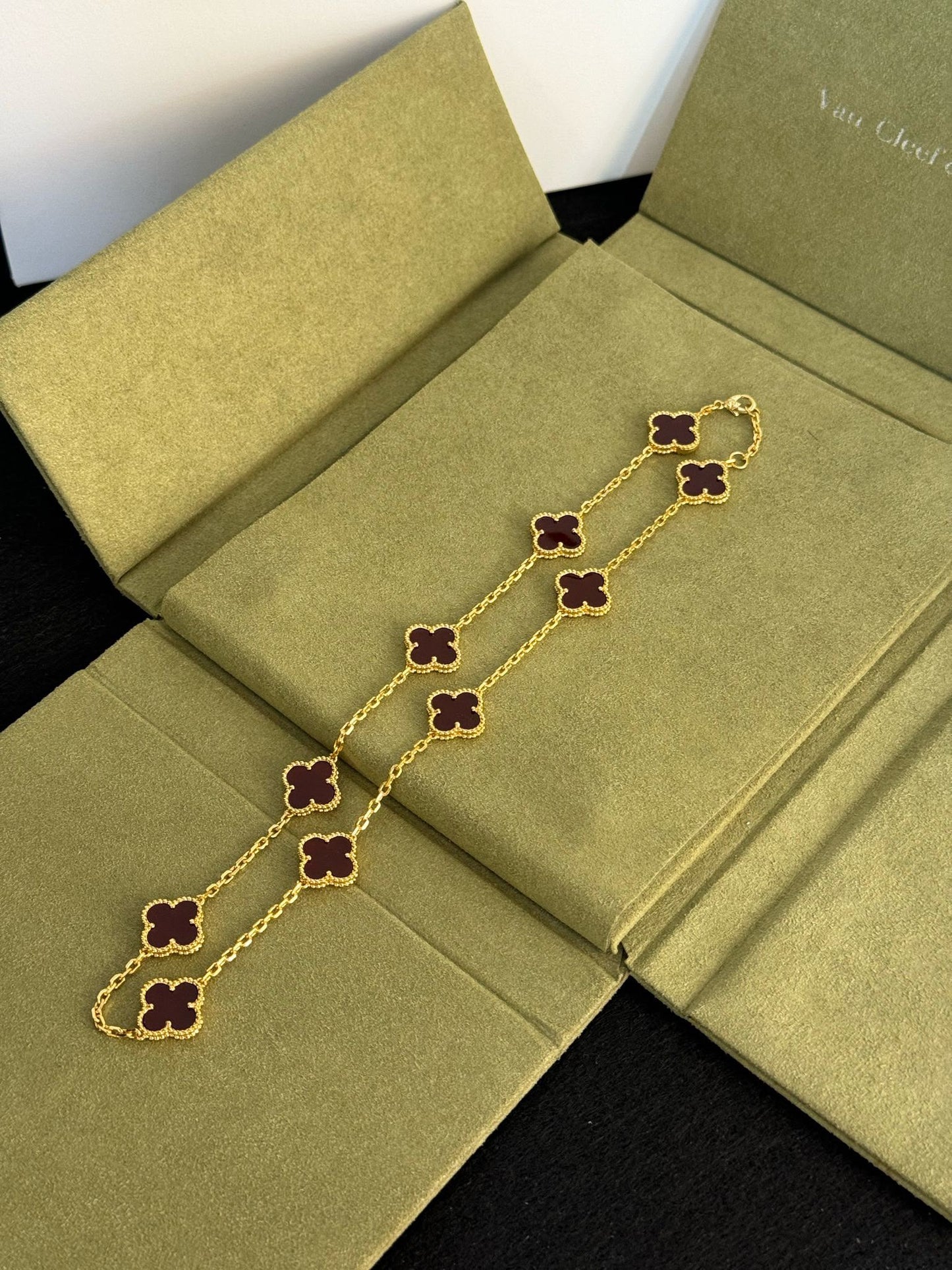V.C Necklace 10 flowers