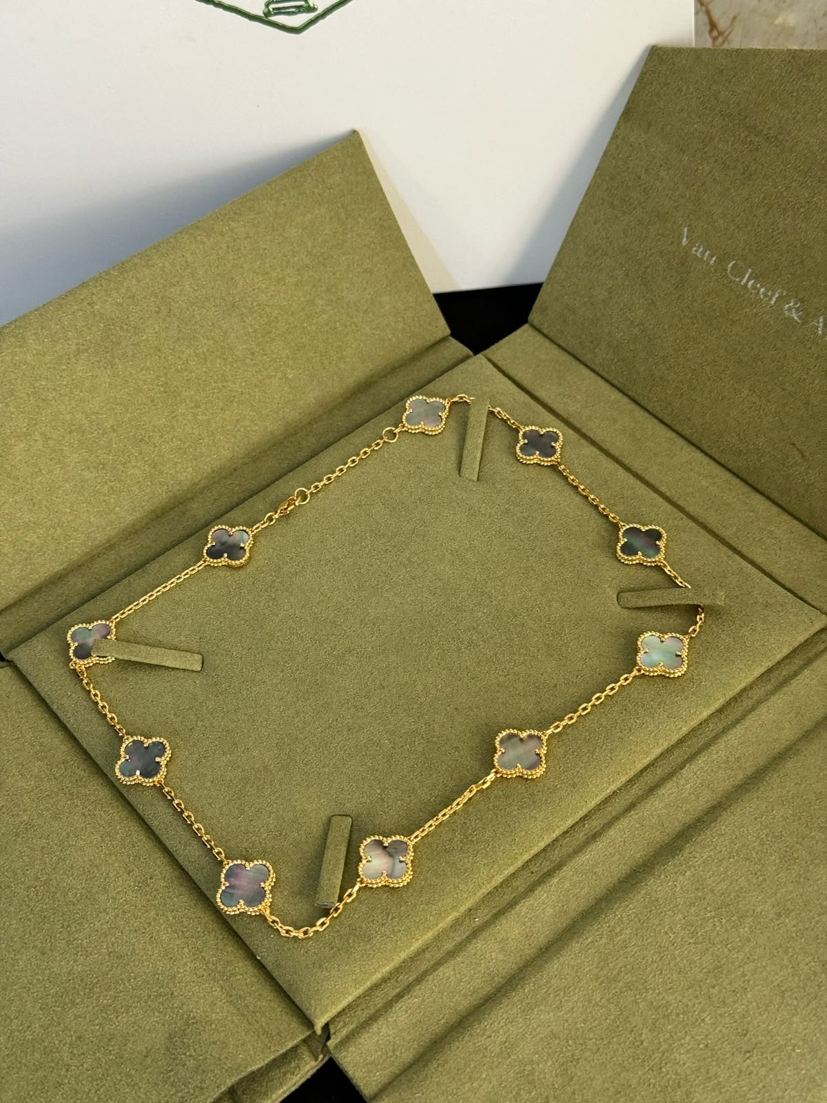 V.C Necklace 10 flowers