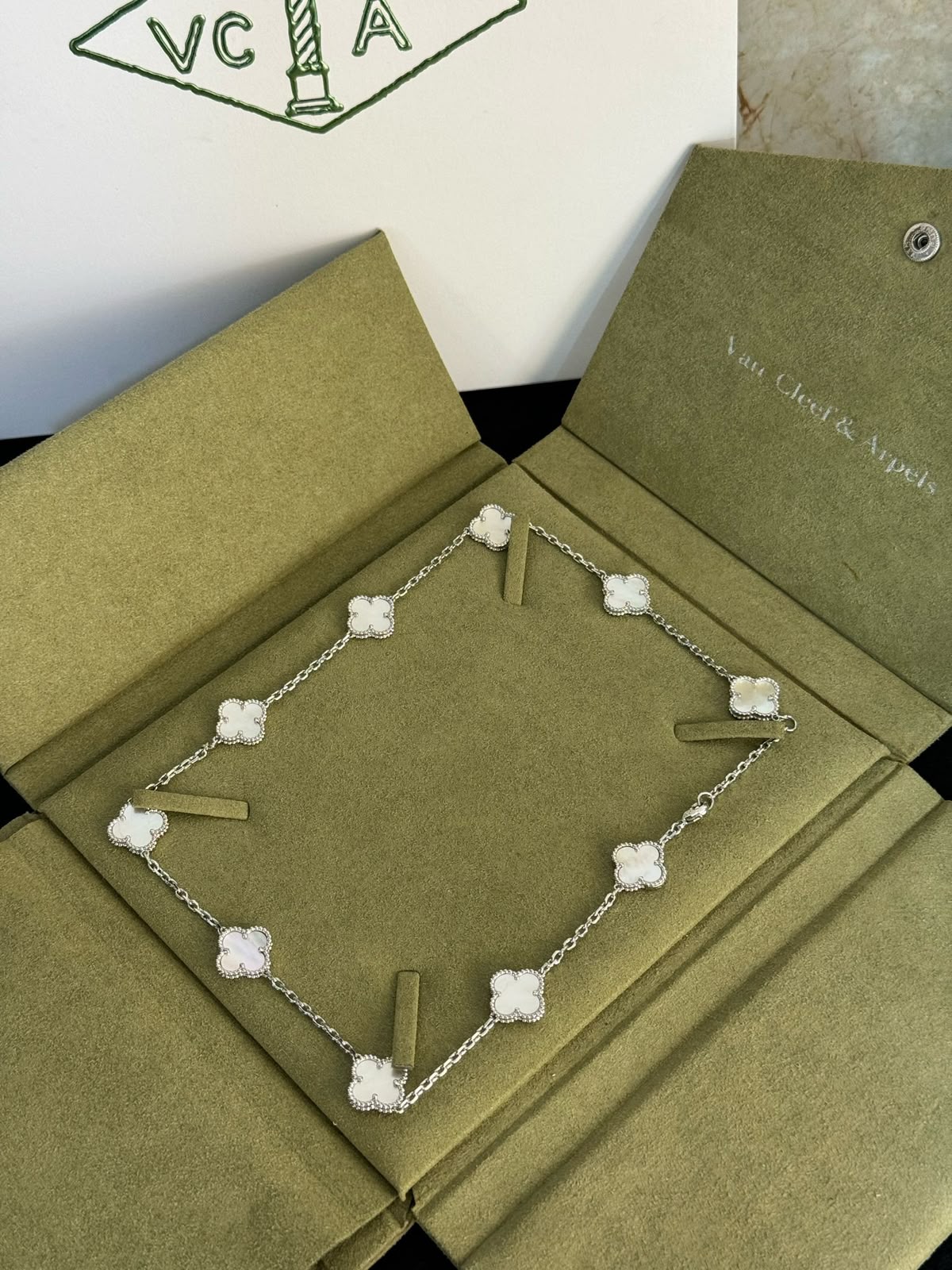 V.C Necklace 10 flowers