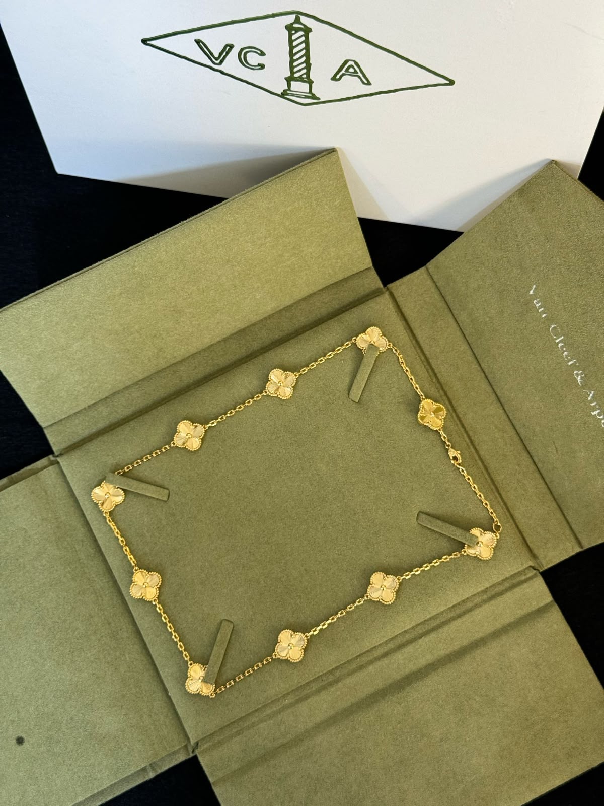 V.C Necklace 10 flowers