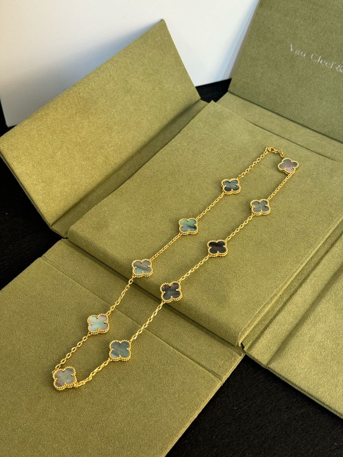 V.C Necklace 10 flowers