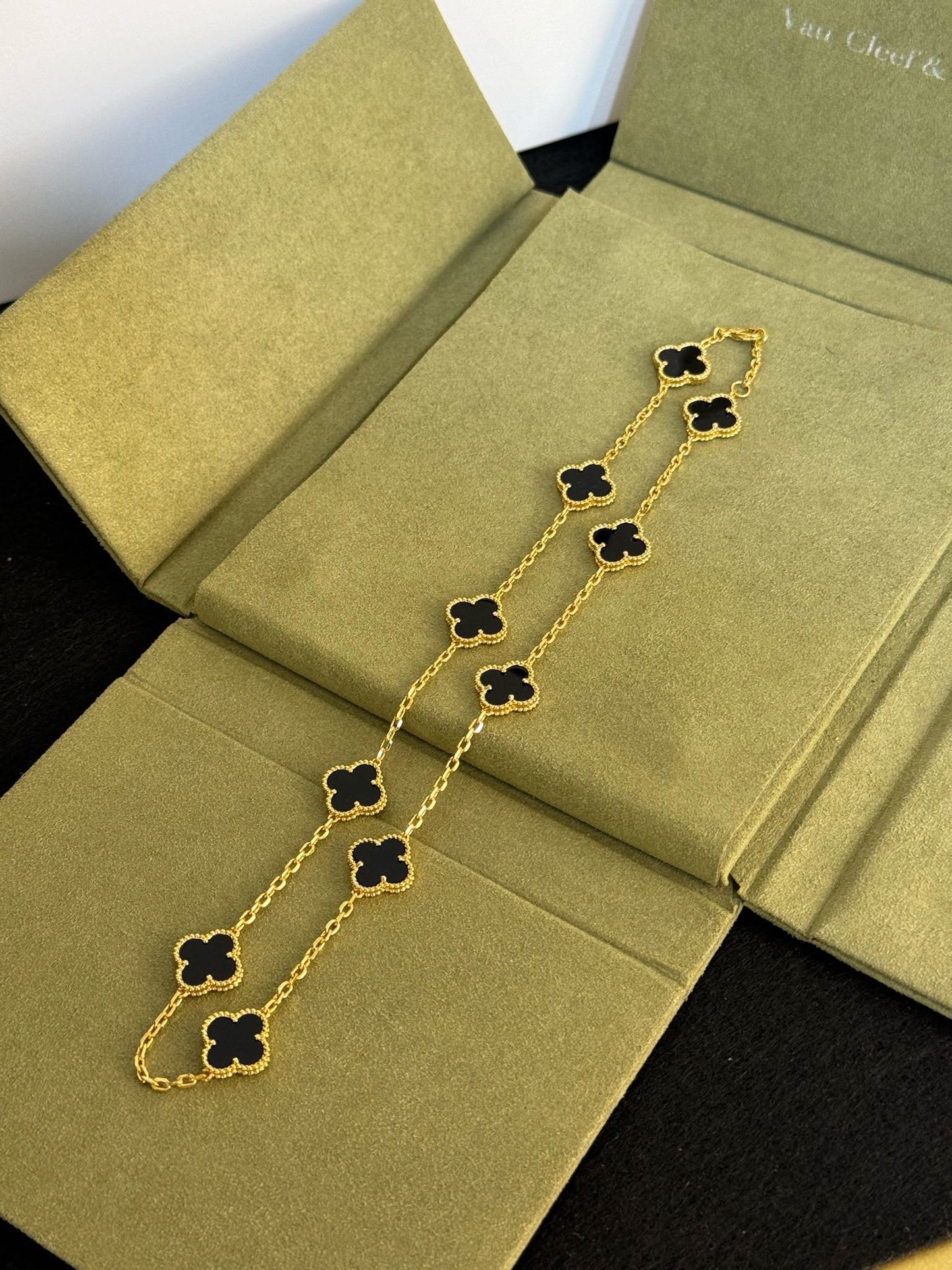 V.C Necklace 10 flowers