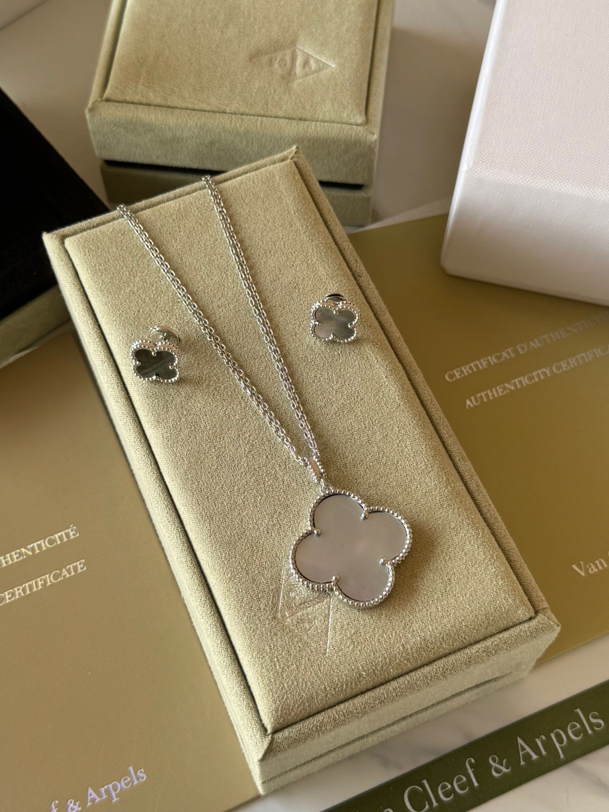V.C - 2 pcs set