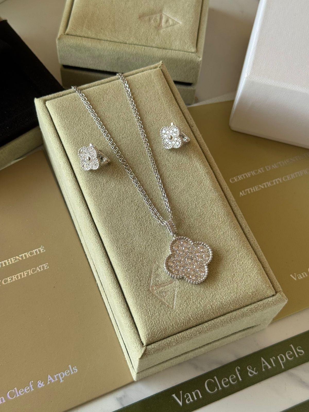 V.C - 2 pcs set