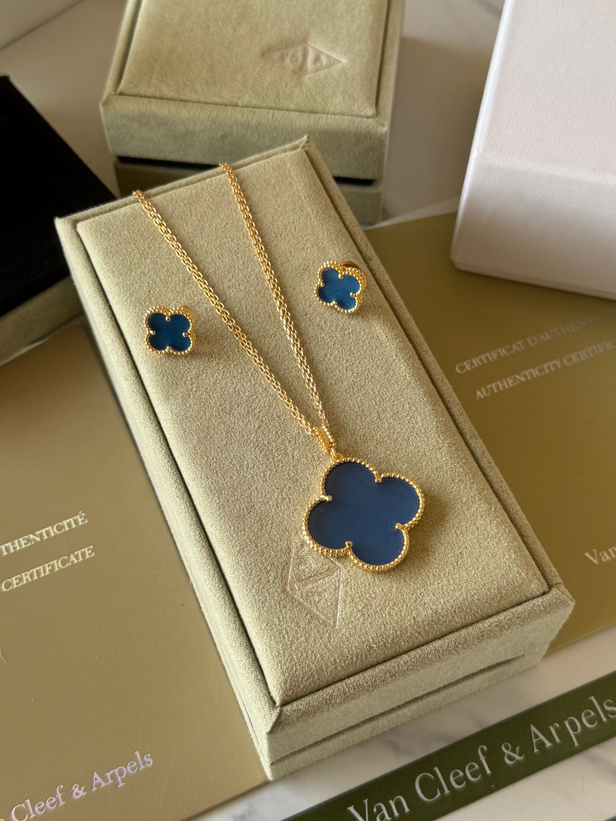 V.C - 2 pcs set