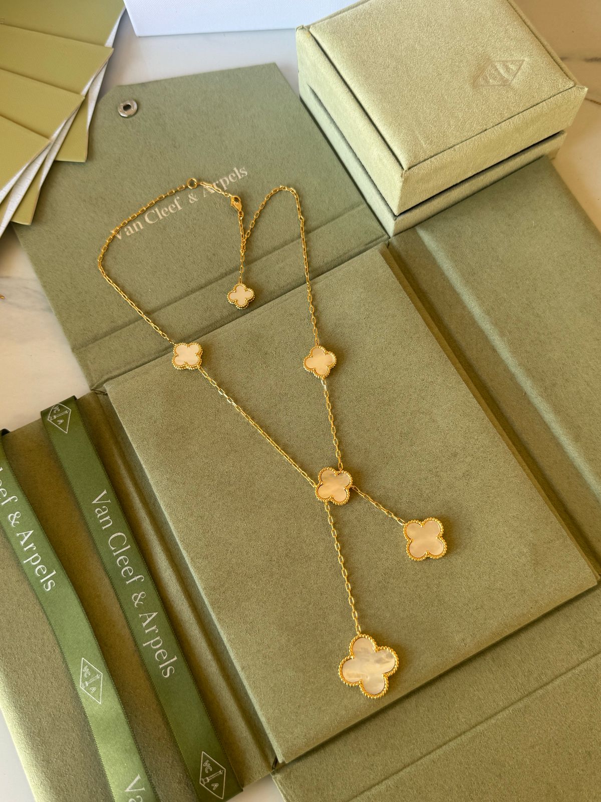 V.C Necklace 6 flowers