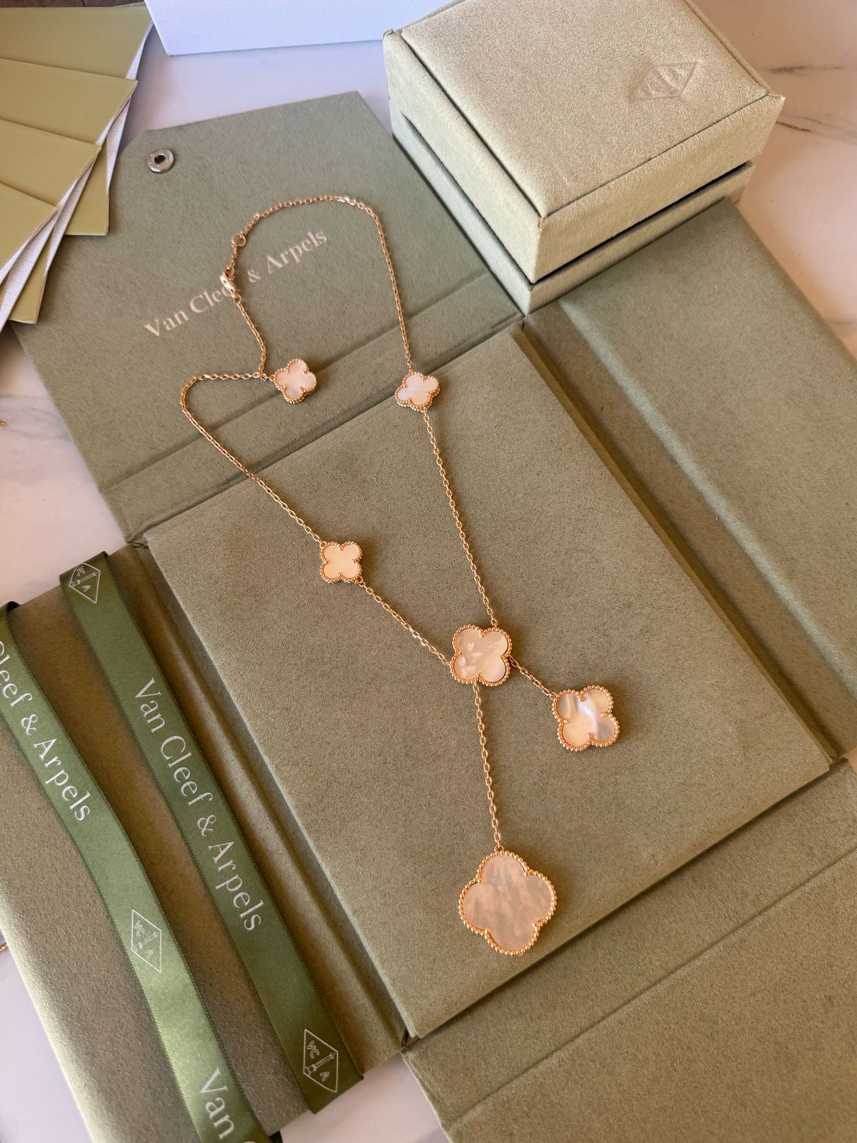 V.C Necklace 6 flowers