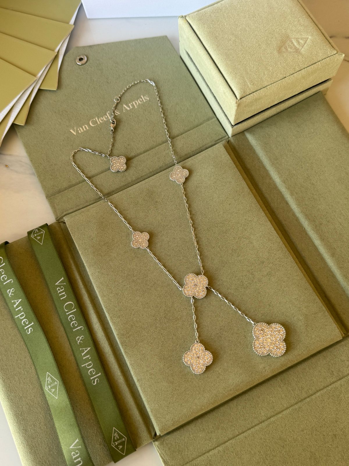 V.C Necklace 6 flowers