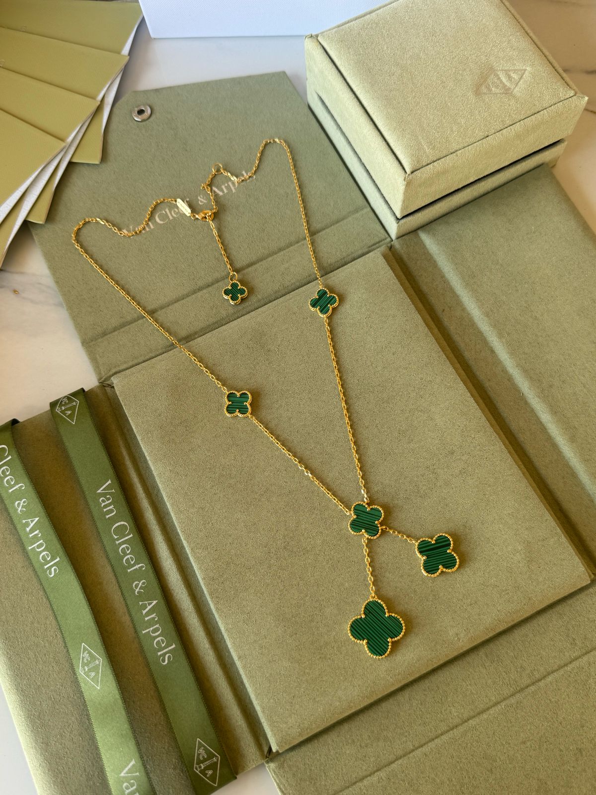 V.C Necklace 6 flowers