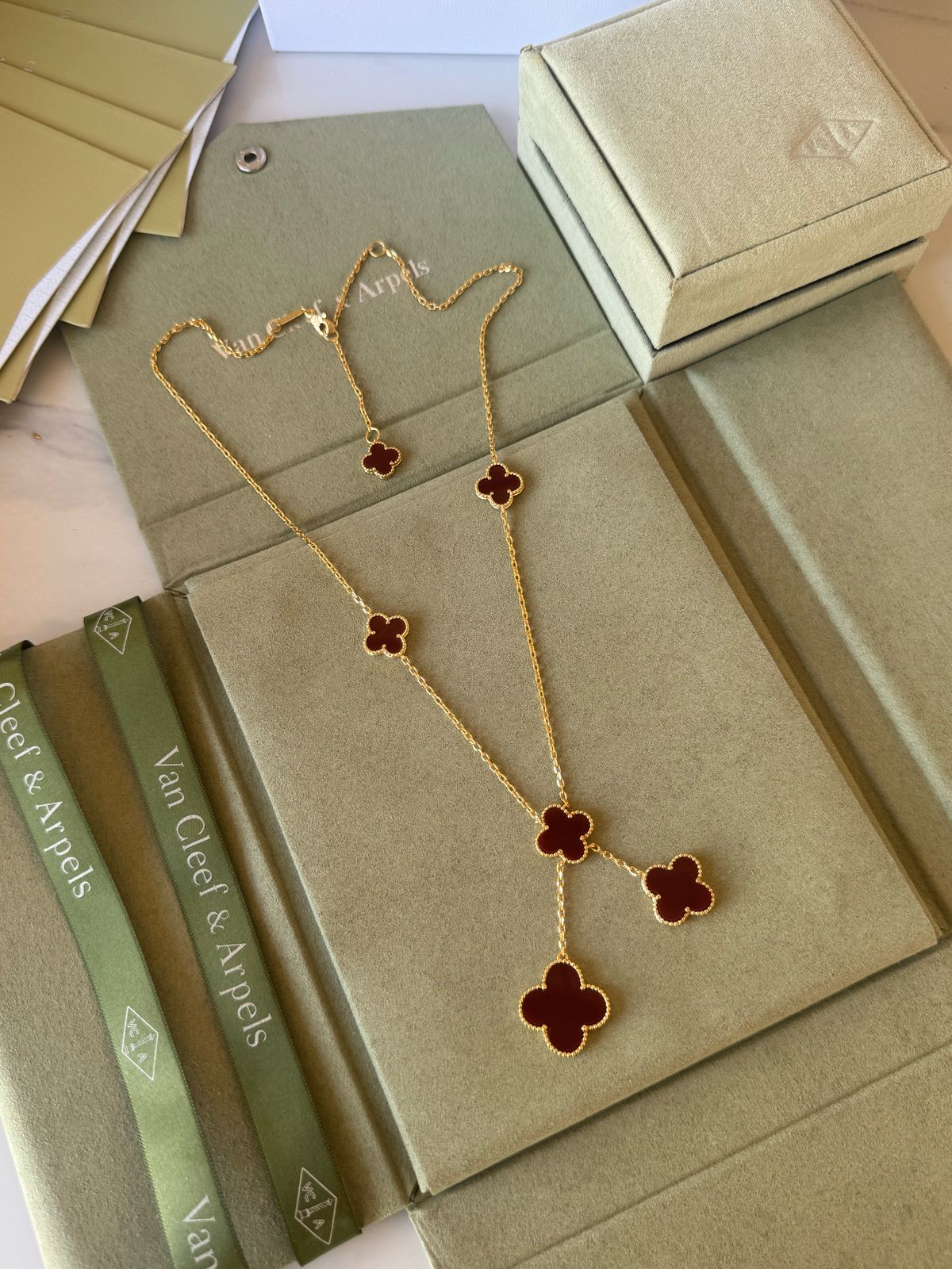 V.C Necklace 6 flowers