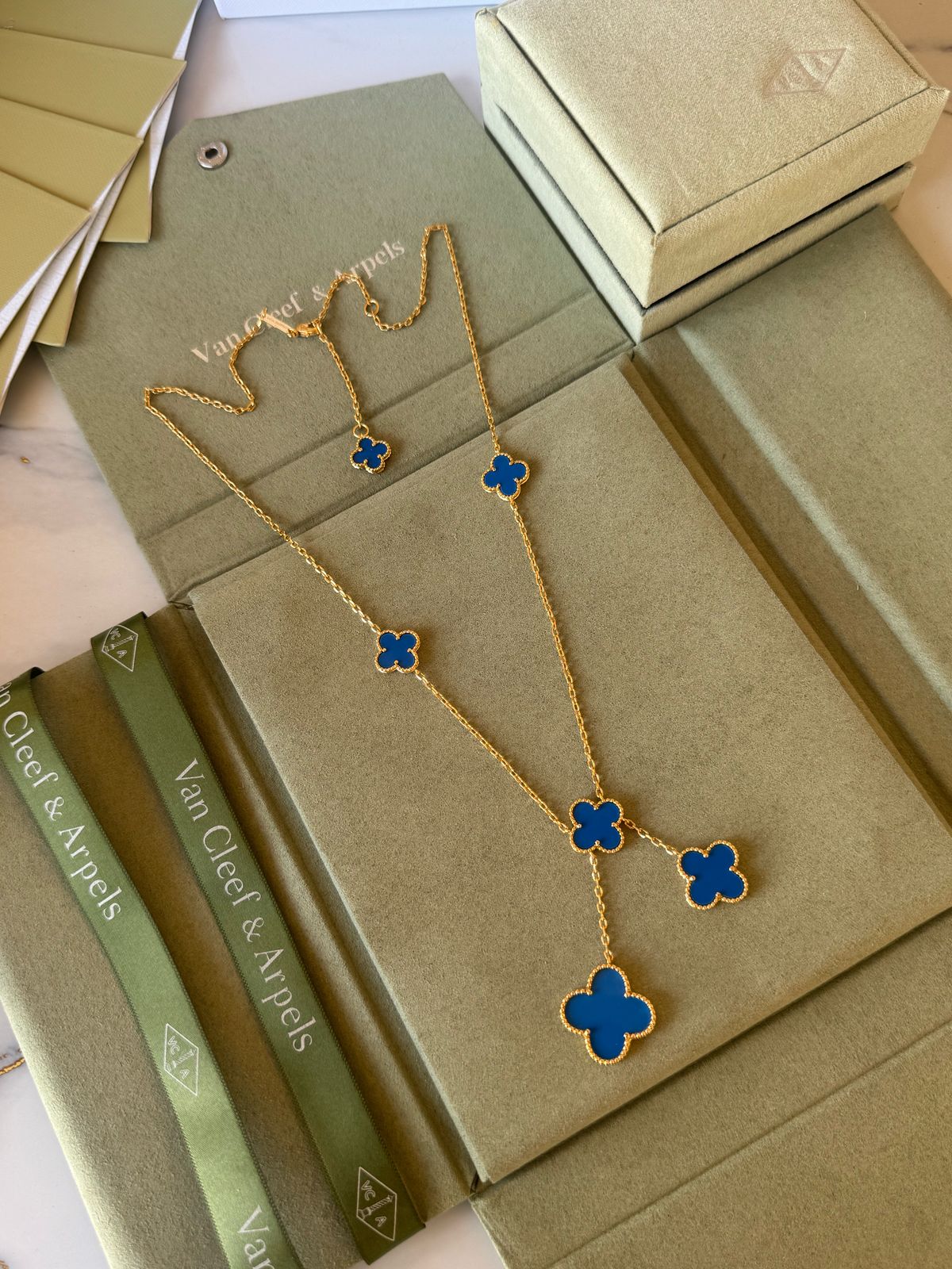 V.C Necklace 6 flowers