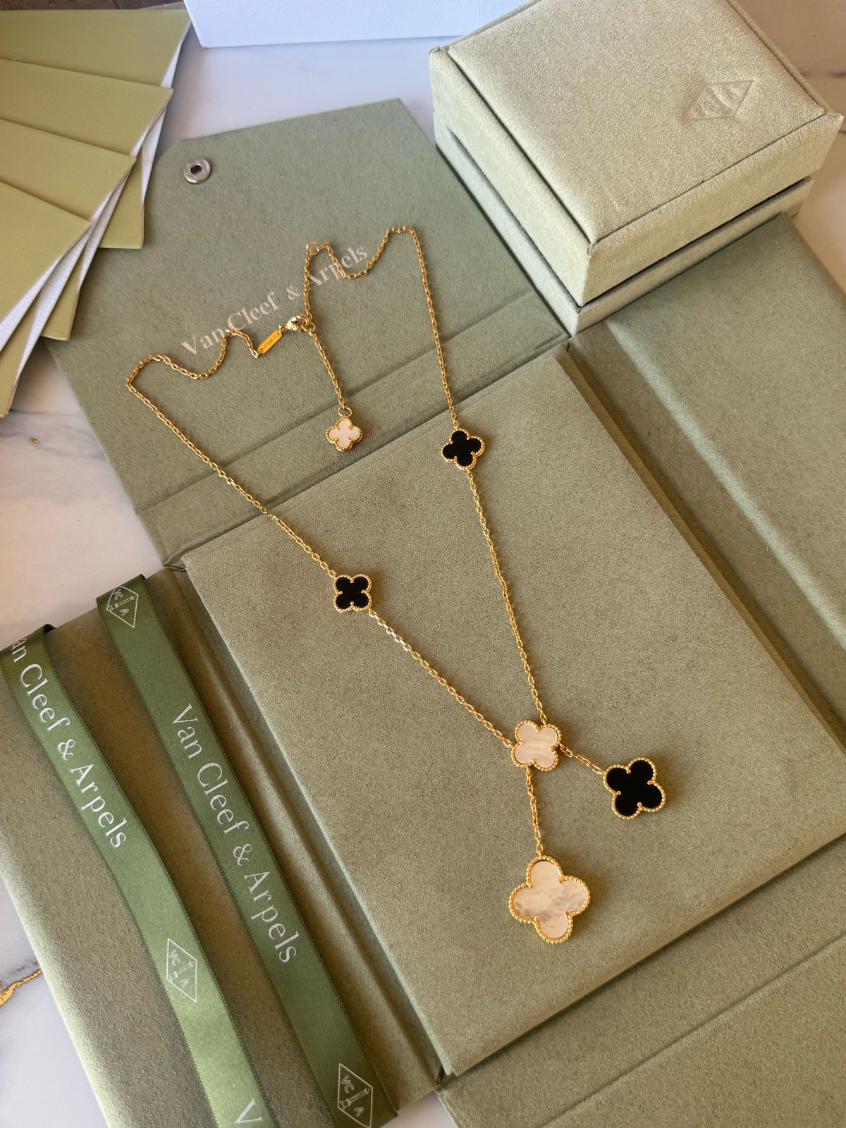 V.C Necklace 6 flowers