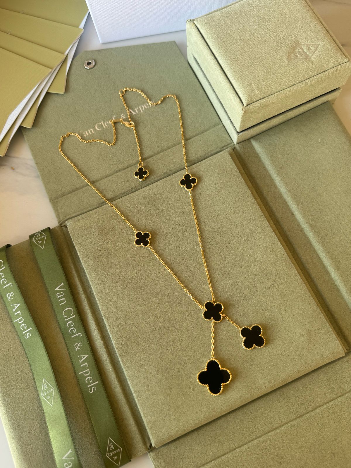 V.C Necklace 6 flowers