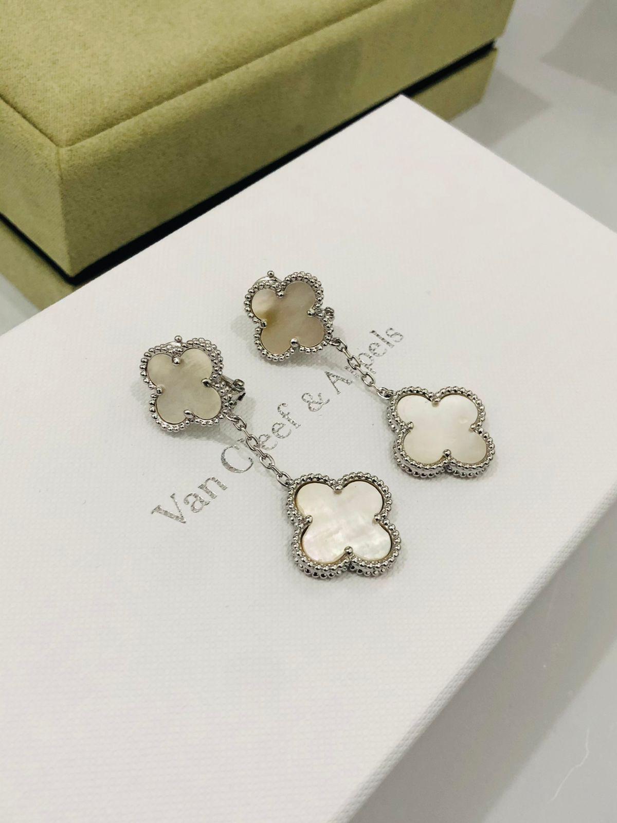 V.C earring  two flowers