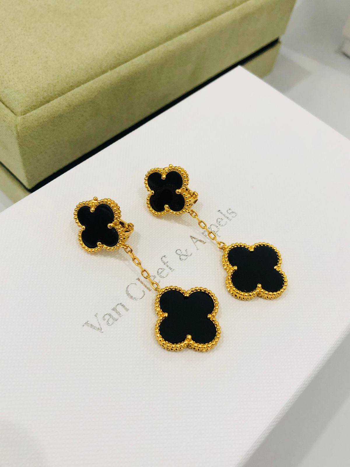 V.C earring  two flowers