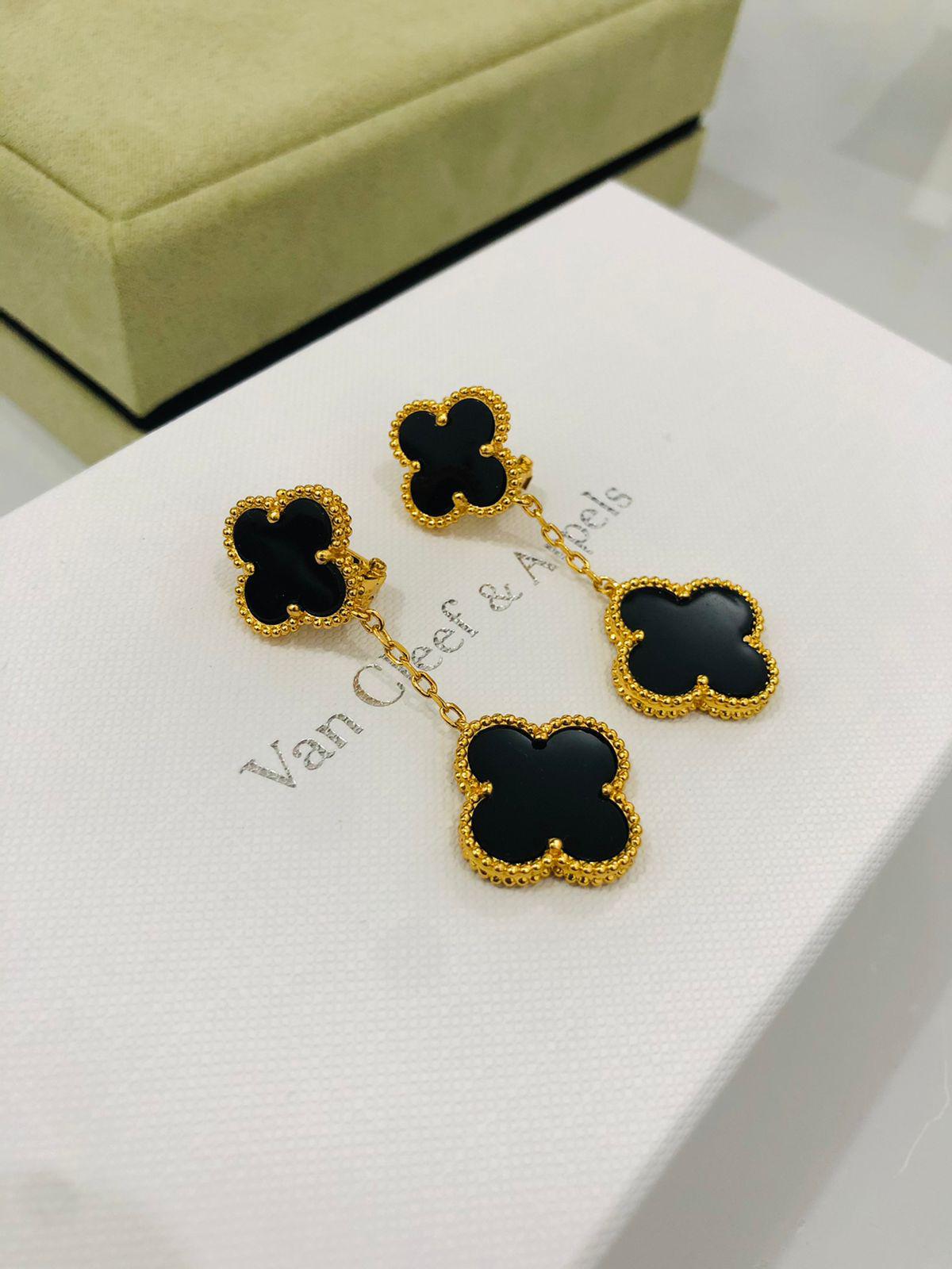 V.C earring  two flowers
