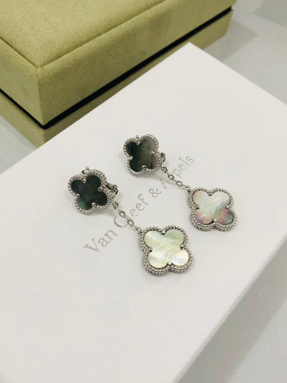 V.C earring  two flowers
