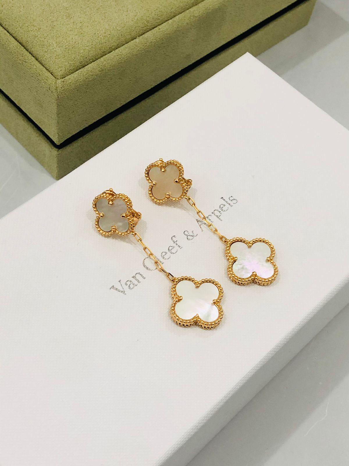 V.C earring  two flowers