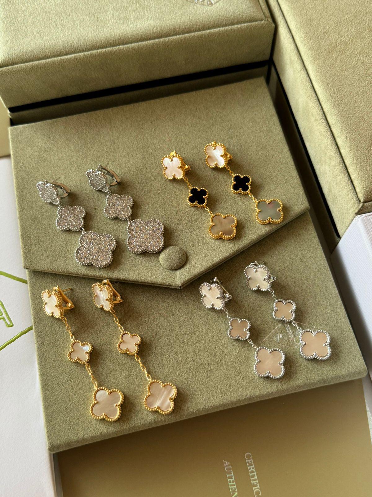 V.C earring  three flowers