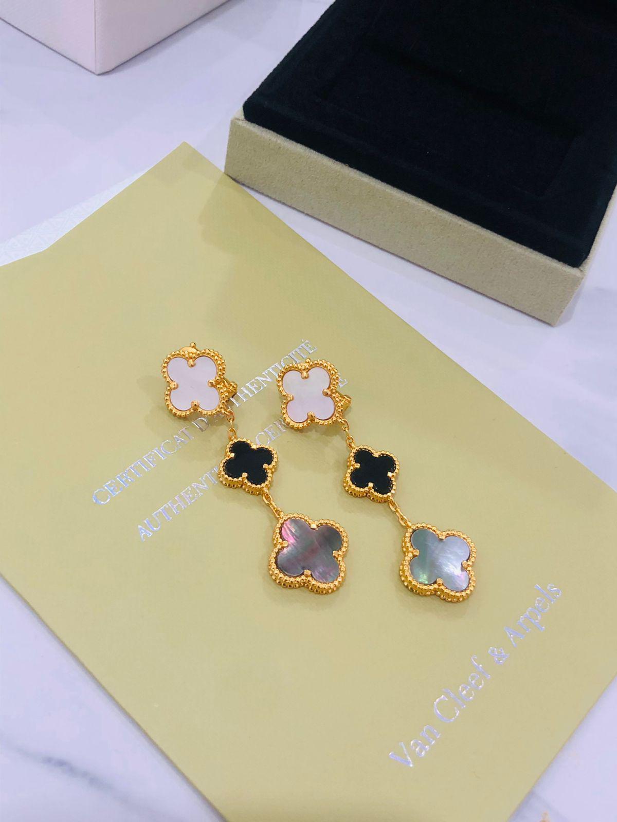 V.C earring  three flowers