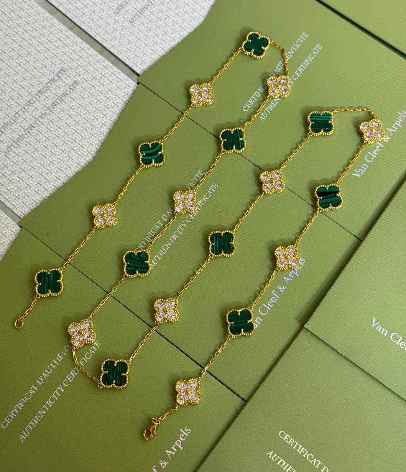 V.C Necklace 20 flowers