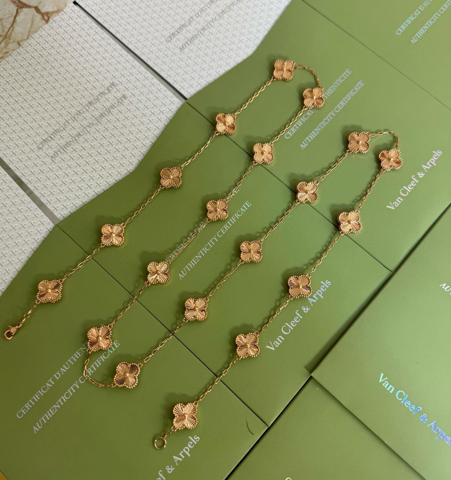 V.C Necklace 20 flowers