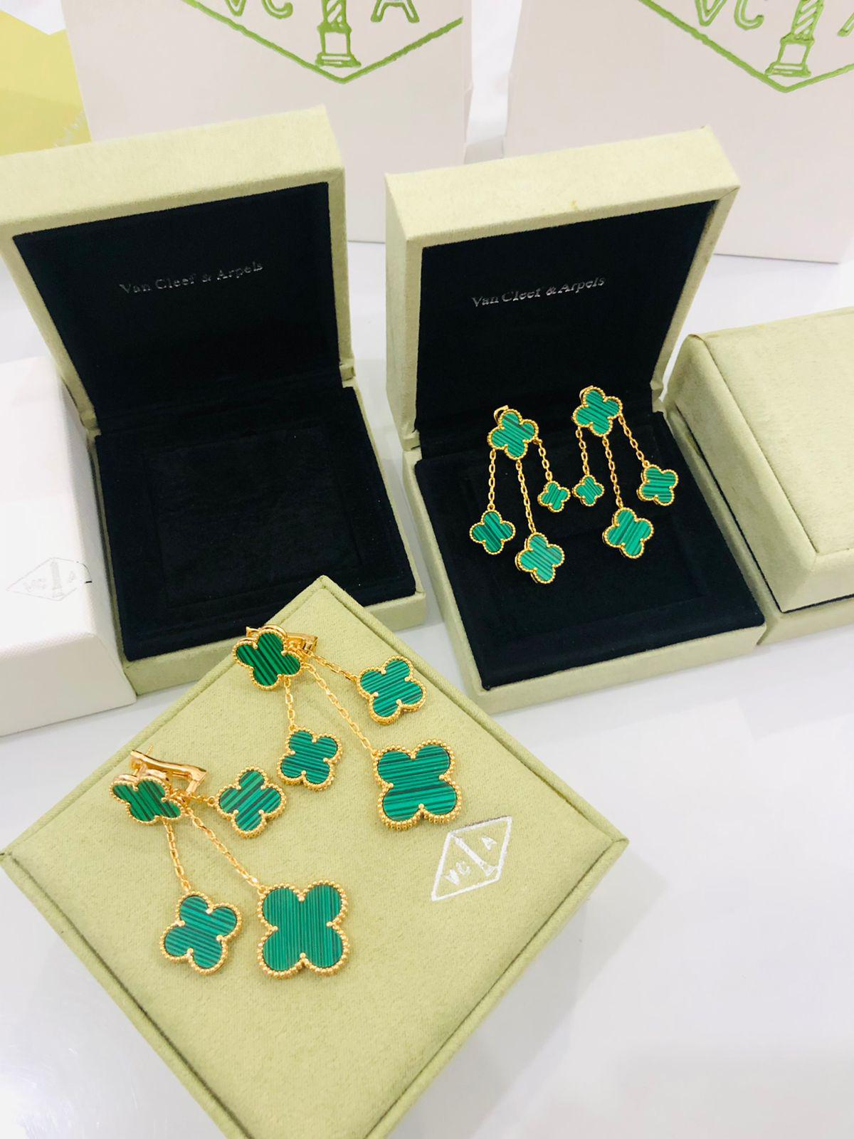V.C earring  four flowers