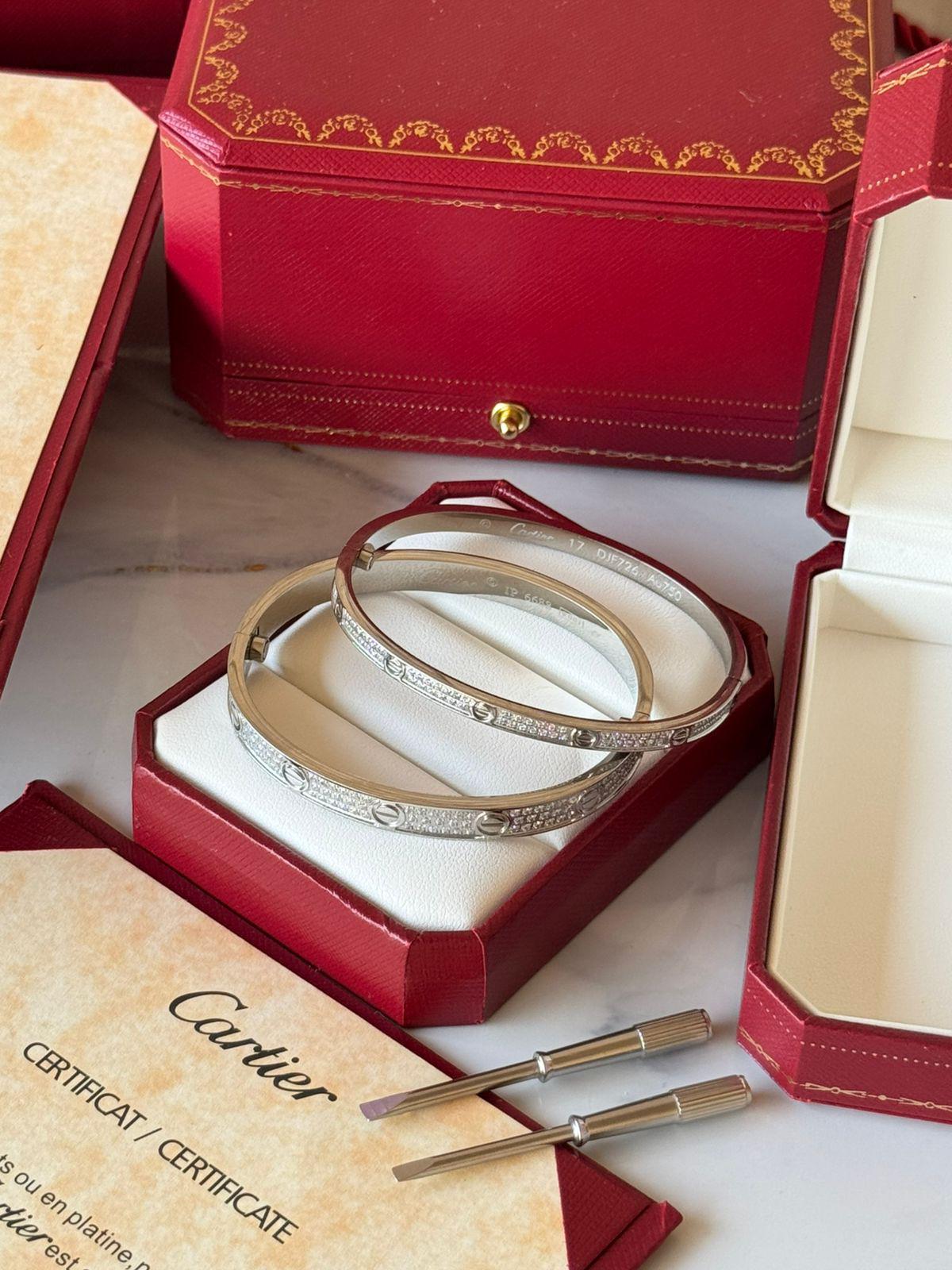 Cr. Love screw bangle with stone