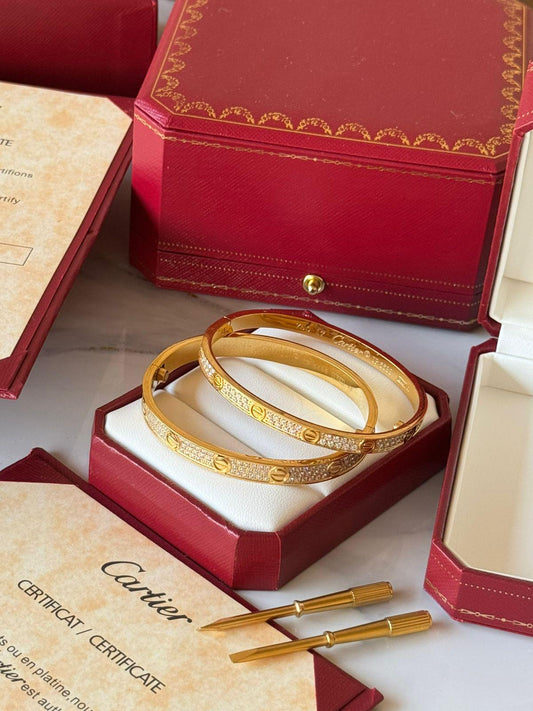Cr. Love screw bangle with stone