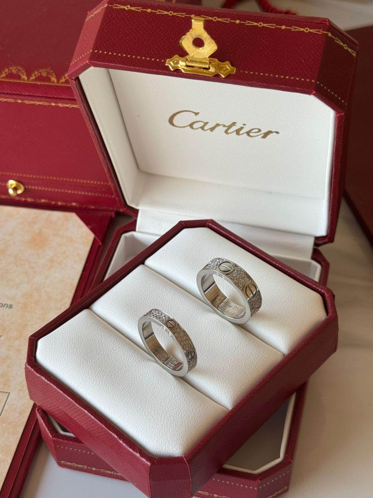 Cr. Love ring with stone